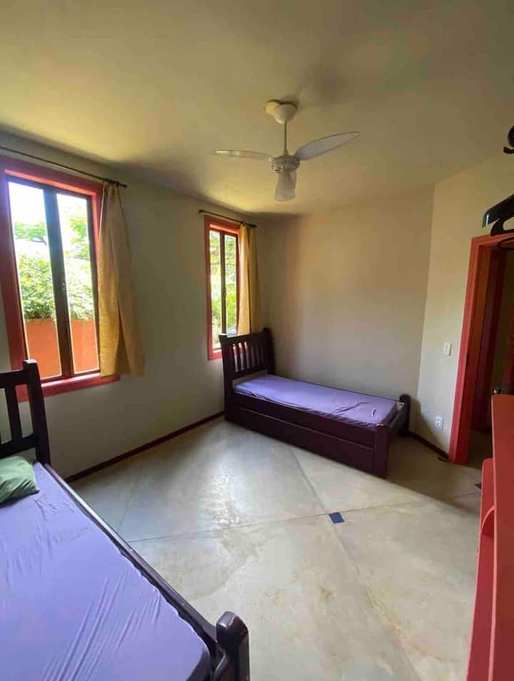 Chumba cha kulala 5 kwenye ghorofa ya chini