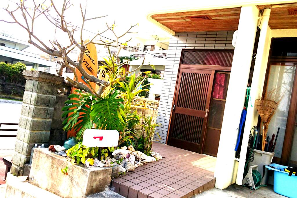玄関は出入り自由