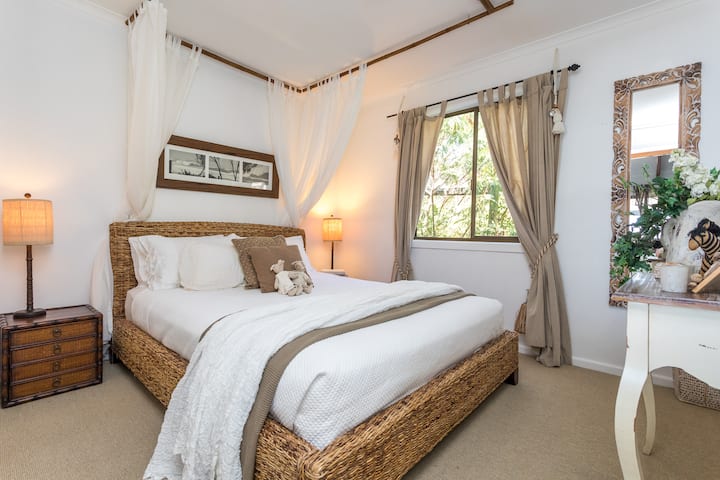 Upstairs Queen Bedroom 1