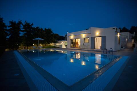 Aurora Residence with Pool and Tennis Court