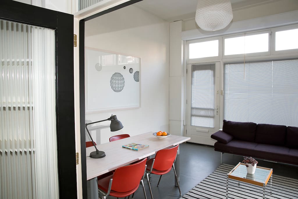Living-/ office room, with free wifi.