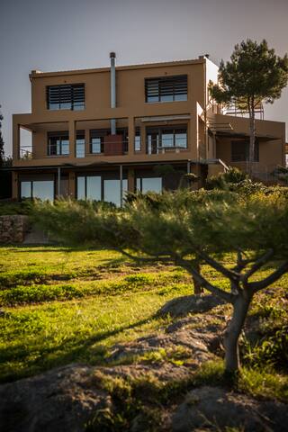 Villa Nisό, with a dreamy pool! gallery image 4