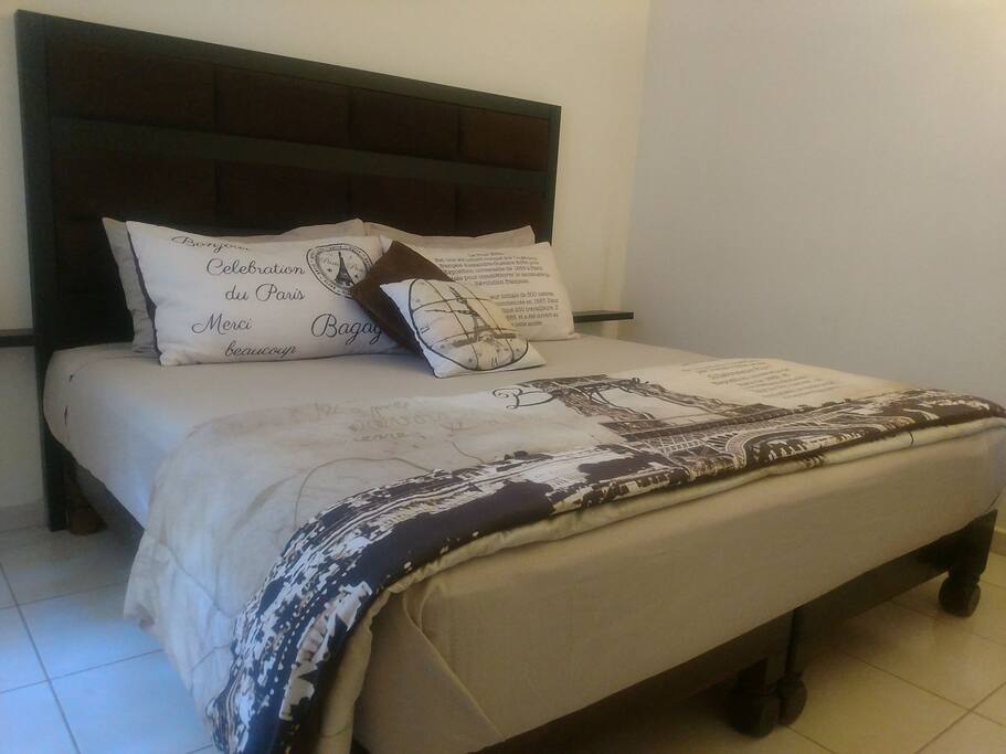 RECAMARA PRINCIPAL CAMA PARA REYES