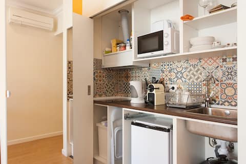 Anúncio popular: Romantic and cosy studio in the heart of Lisbon. em Campo De Ourique
