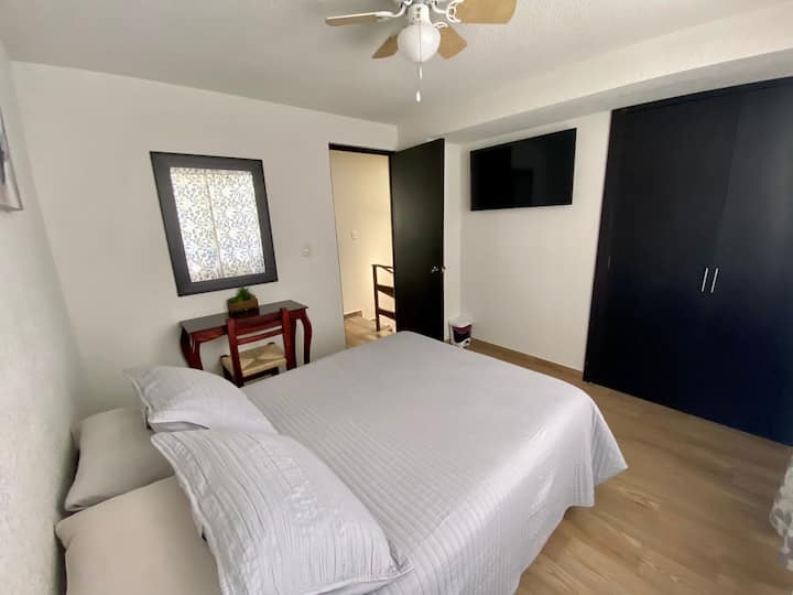 Glavna spavaća soba s TV-om ima Netflix 