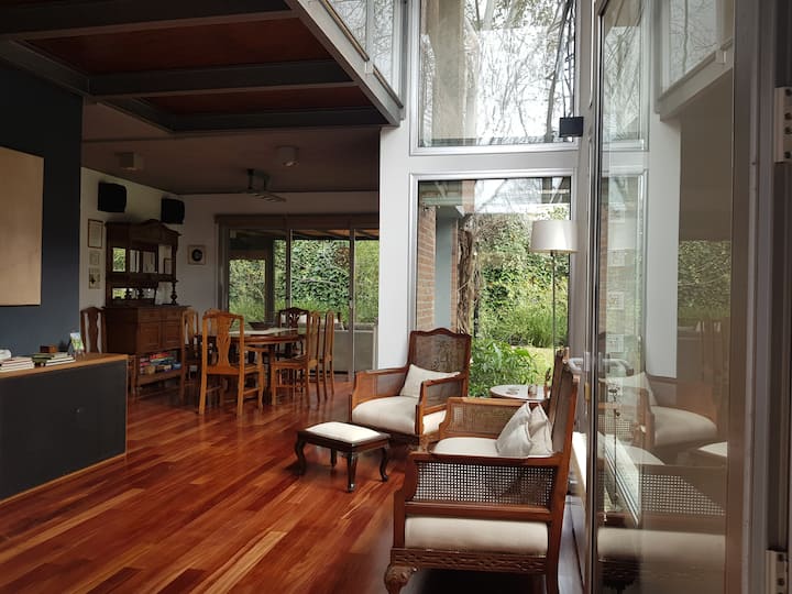 Five-bedroom house in La Escondida, Tigre with pool