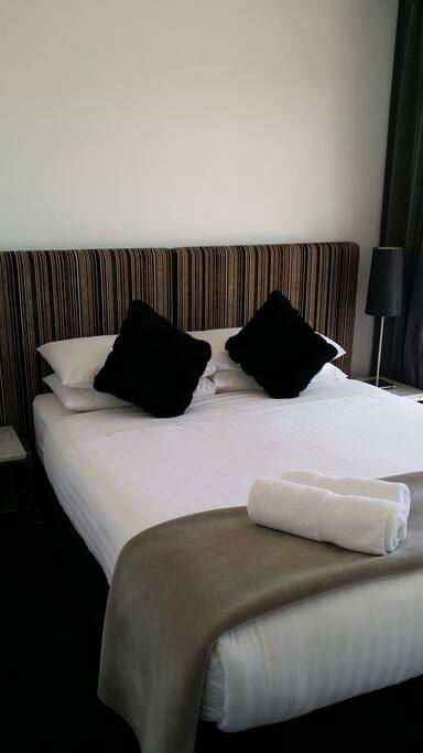 Queen/King Size quality mattress and sheets