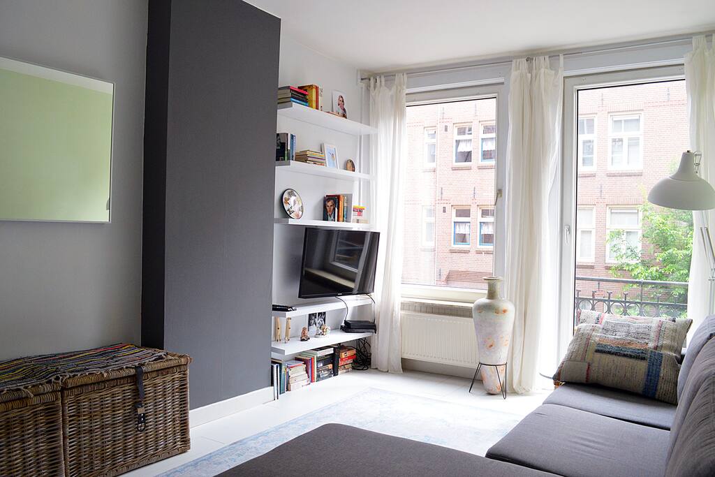 The bright living area with TV. The TV has nearly all Dutch channels as well as a few international ones