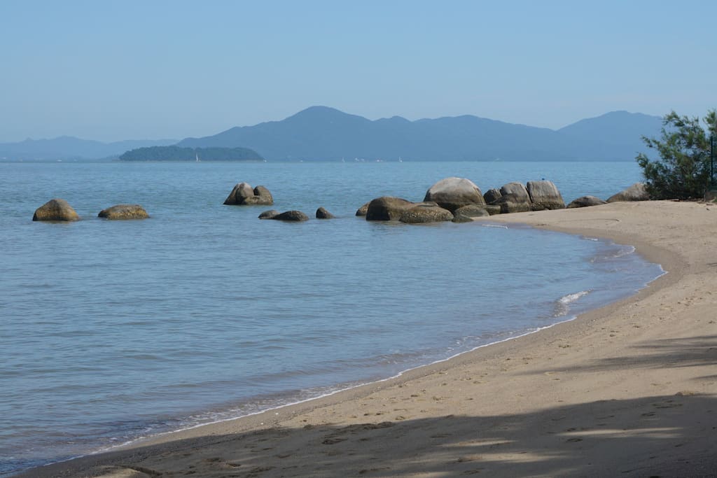 Acesso direto ao mar. Praia privada.