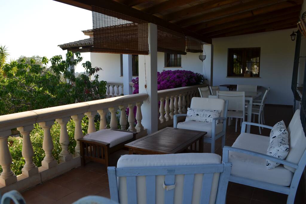Terraza con vista a la piscina