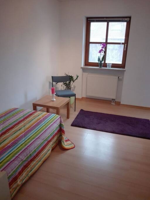 Ein schönes und helles Zimmer erwartet Euch