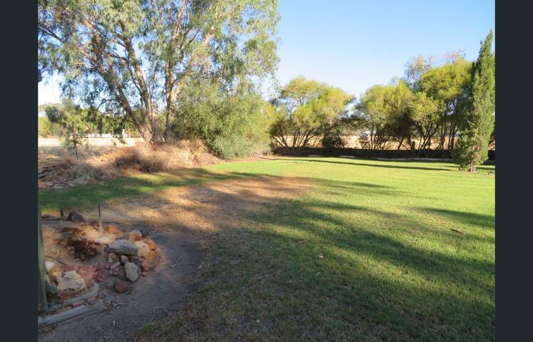 Comfy 2 Bedroom Granny Flat with Rain Shower