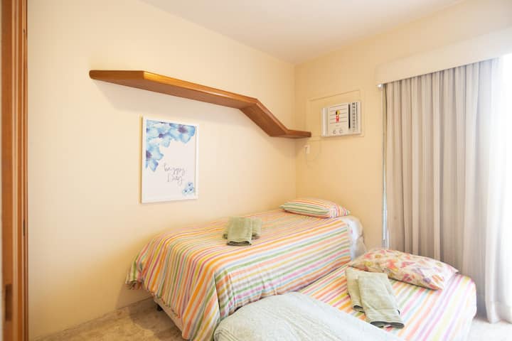 Единична спалня с кутия за двойно легло