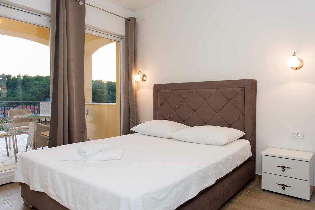 Very comfortable queen size bed