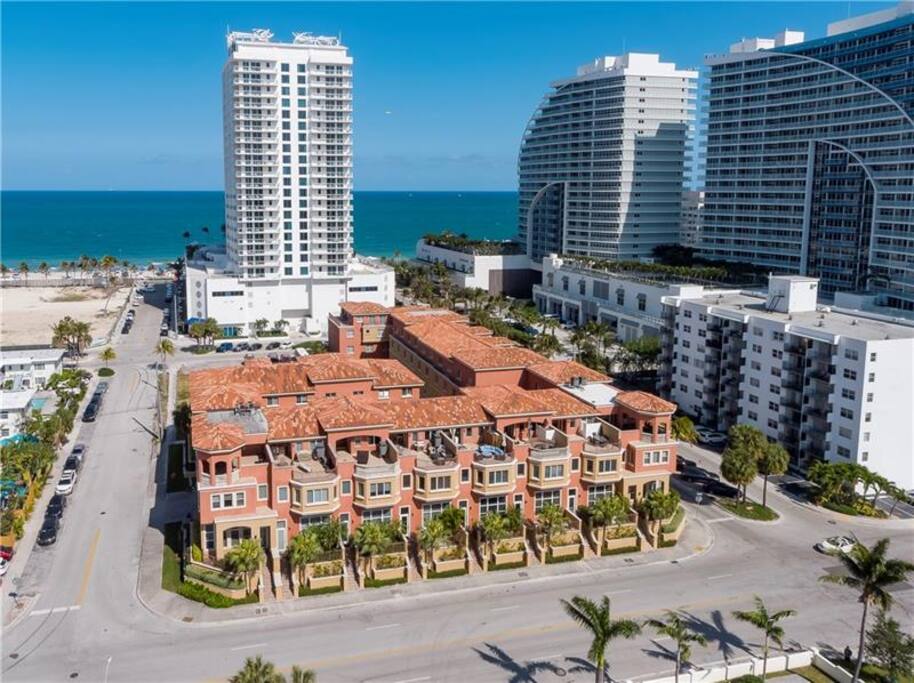 Surrounded by W Hotel, Hilton, Ritz Carlton and countless restaurants, lounges and coffee shops makes us THE PLACE TO STAY IN FORT LAUDERDALE BEACH