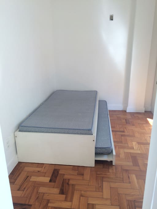 Quarto 2 camas + 1 colchão