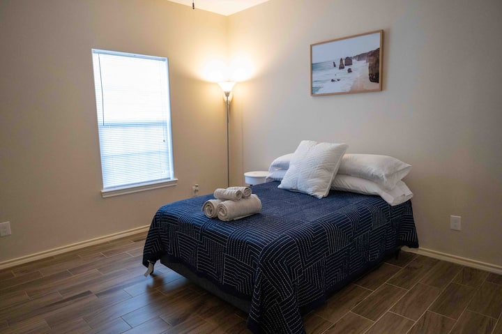 Алтернативен изглед на спалнята за гости.