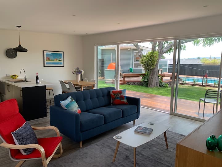 Sunny Retreat With Pool - Tauranga