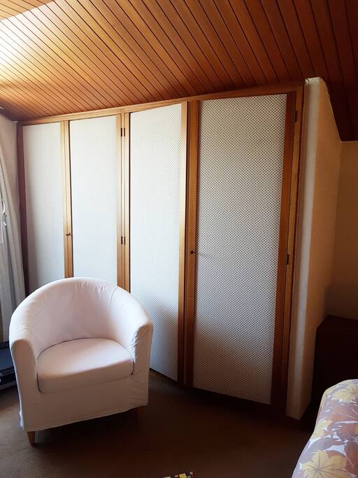 Grosser Schrank mit Tressor