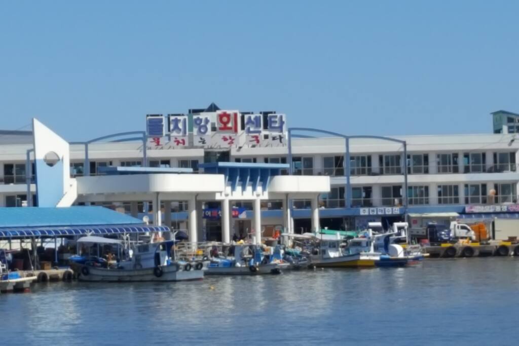 산과 바다와 서퍼,배낚시,관동8경을 즐길수 있는 20평 단독 펜션으로 편안한 여행을 ... - Ganghyeon-myeon, Yangyang-gun의 전원주택에서... 