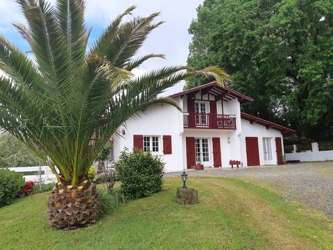 8 person house with pool