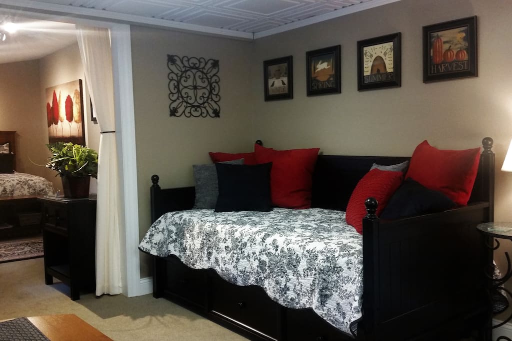 Carriage House Suite Daybed