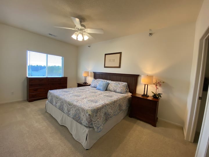 Master bed room, with king bed, en suite and walk in closet.
