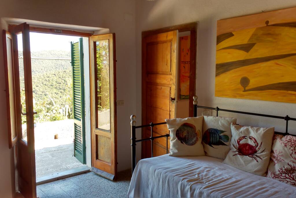 Blick vom Wohnzimmer nach draußen