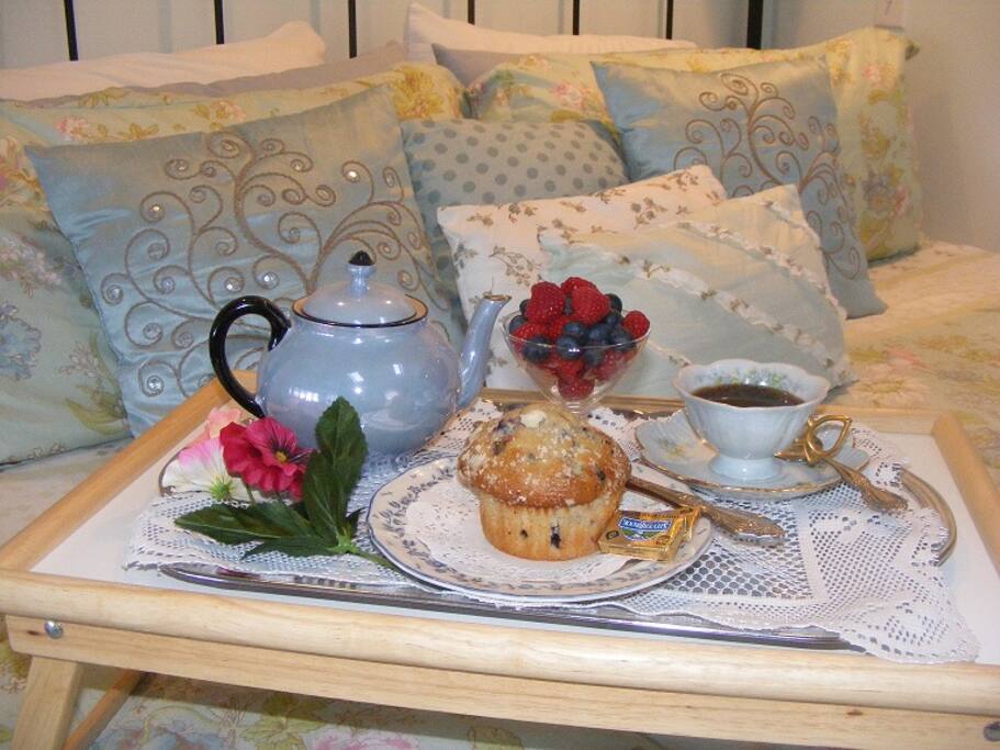 King size bed, and beautifully decorated.