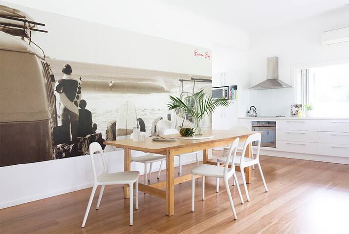 2beachhouse in the heart of Byron town gallery image 3