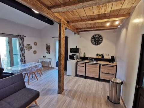 Studio with garden near Uzès