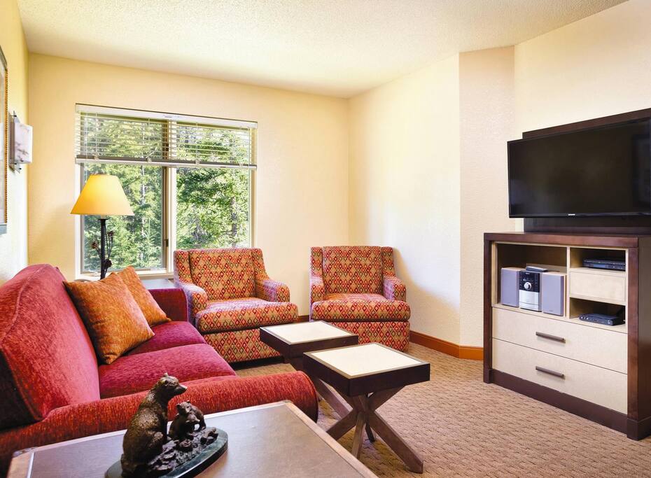 This picture does not show the specific unit being rented. The unit rented will be based on which units are available upon check-in. You are, of course, guaranteed the specific unit-type of your request (i.e. 1 BD, 2 BD, etc.). These pictures are meant to show the property and an example of the room style and décor.