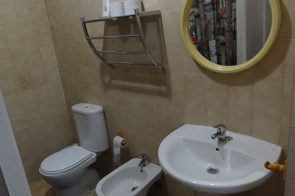 Baño comunitario/Community bathroom