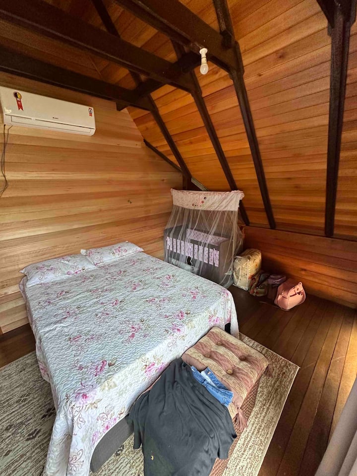 Stanza principale 1 letto matrimoniale più 2 materassi matrimoniali e 1 culla e aria condizionata