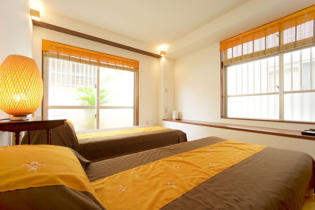 大きな窓とバルコニー
Big windows and balcony