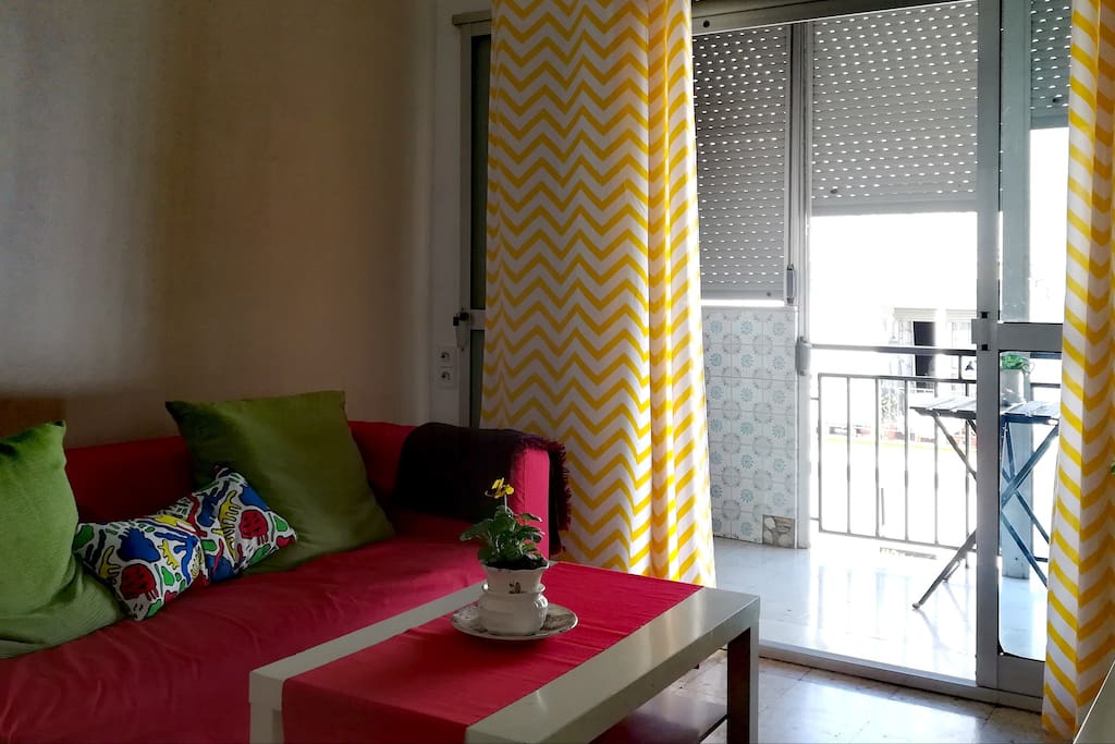 Salon con terraza y aire acondicionado