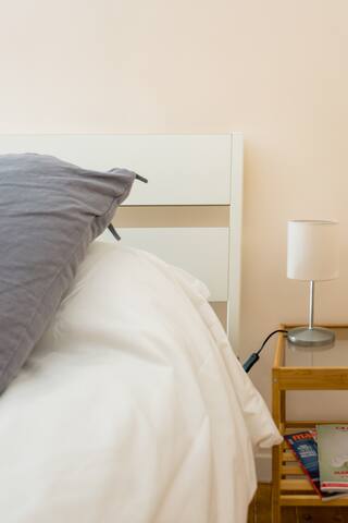 Funky Split Level Living in Designer Flat in Heart of Naples gallery image 4