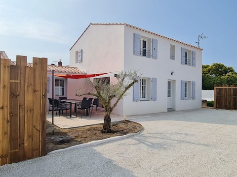 Quiet house near the sea