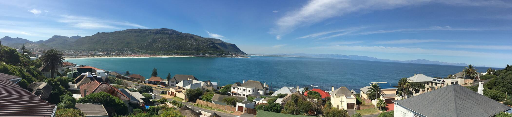 Beautiful spacious house with stunning views gallery image 2