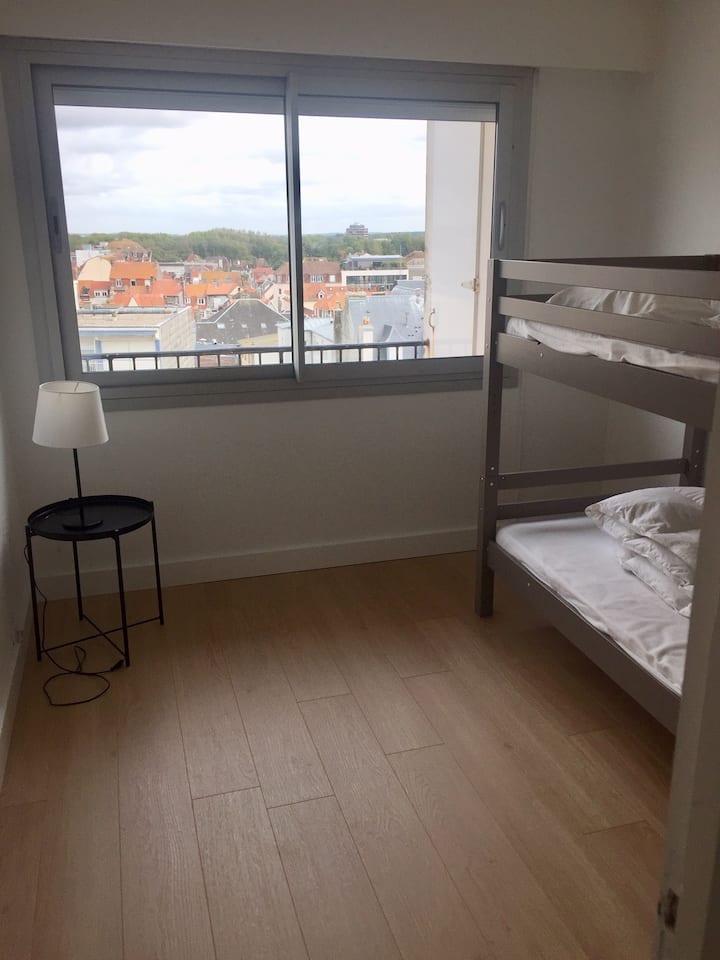 Chumba cha Watoto: Vitanda vya ghorofa na kitanda cha kukunja