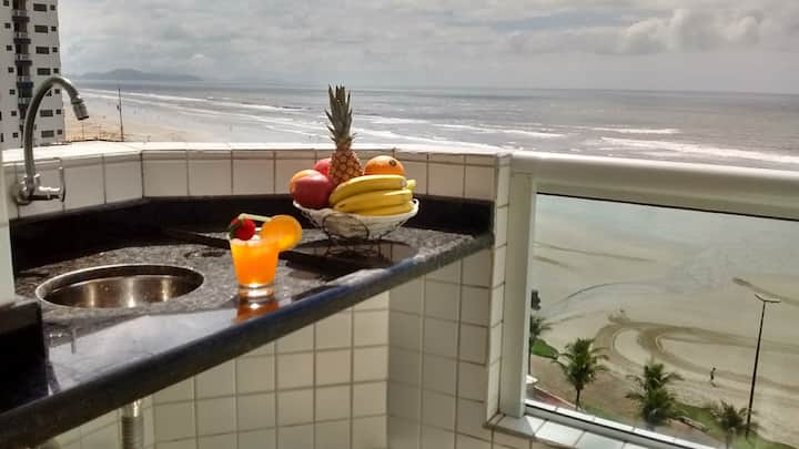 Seafront, 2 bedrooms and 2 parking spaces.