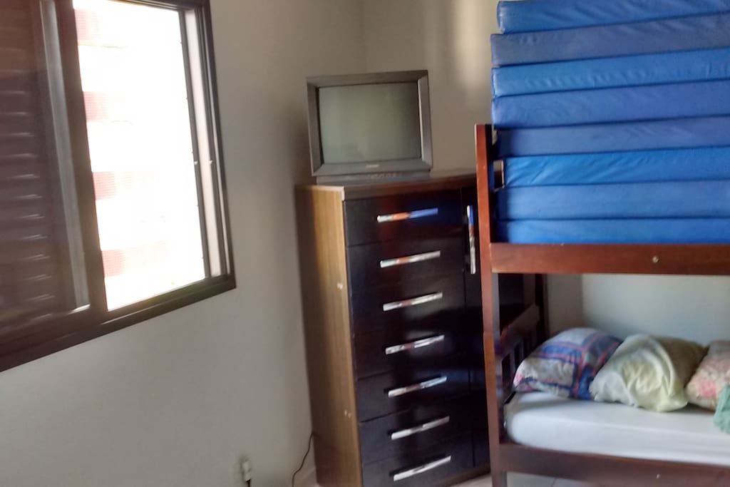 Quarto com cama e beliche