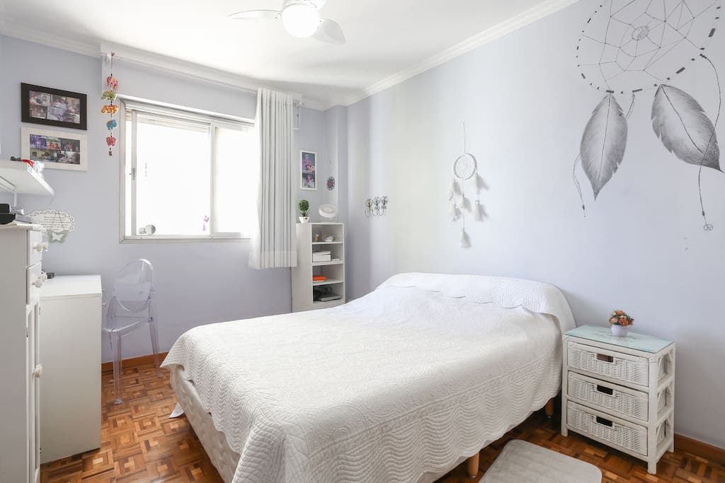 Large bedroom, queen sized bed, bed-side table.
