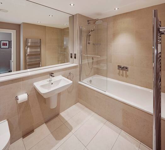 Ground Floor New Town Flat – Views to Dean Bridge gallery image 4