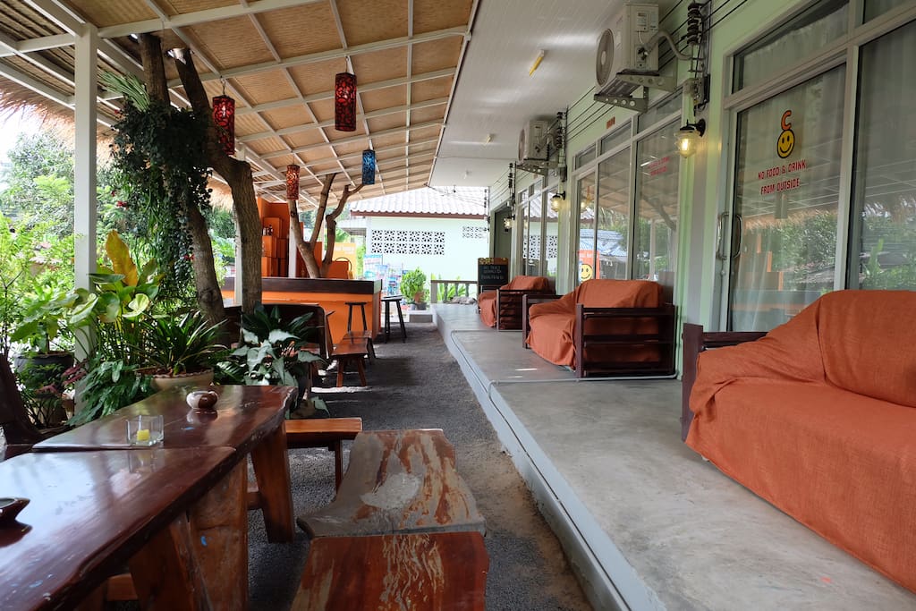 Exterior of Smile Hostel Koh Phangan