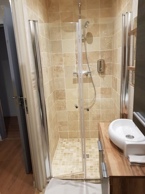 Grande douche à l'italienne