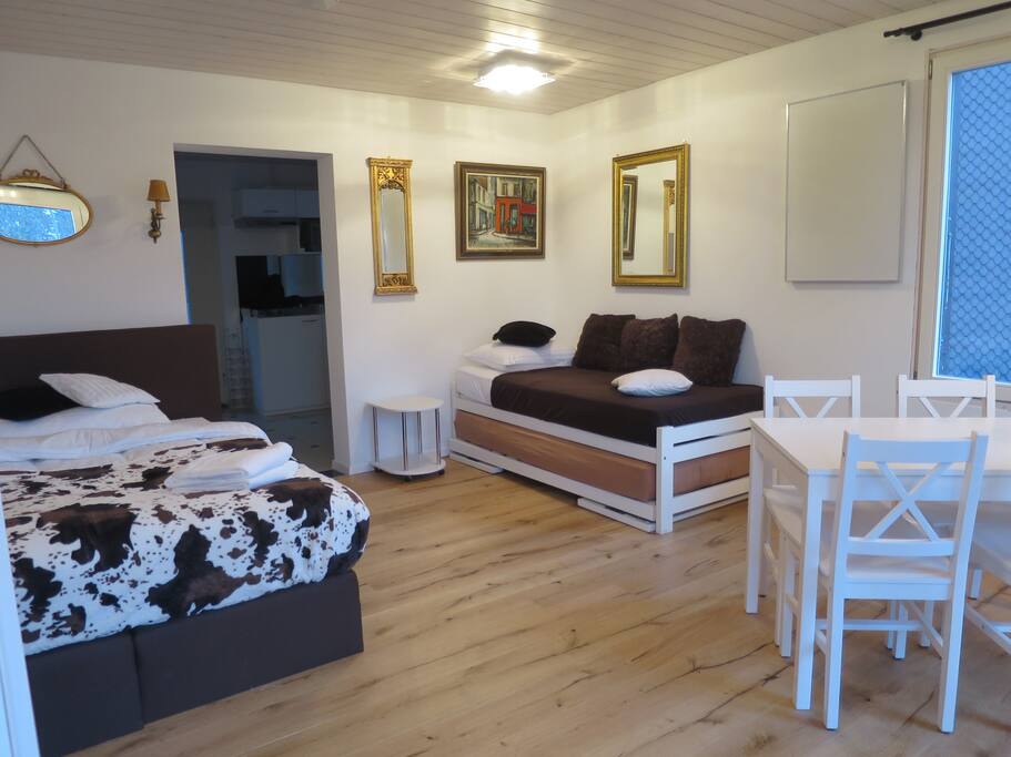 2 Einzelbetten 90 cm breit