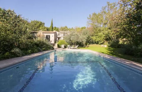 IN THE HEART OF PROVENCAL WINERY WITH PRIVATE POOL