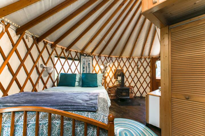 Charming Yurt on Country Farm - Yurts for Rent in Marshall, North