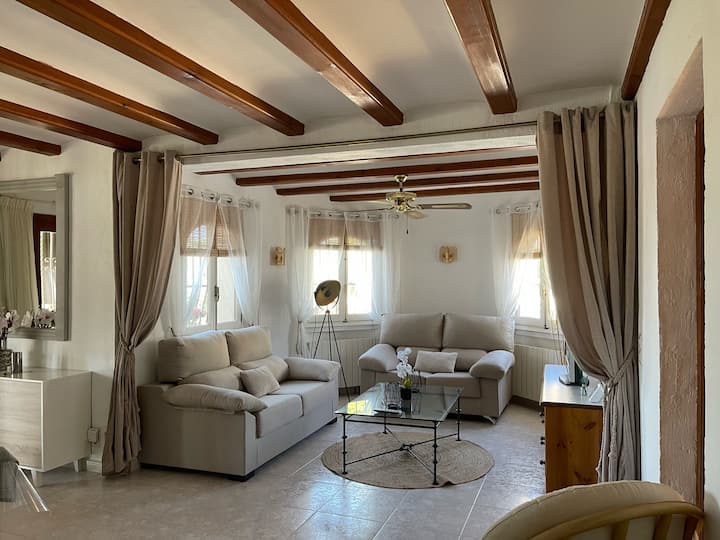 Villa Paisible Avec Piscine Privée - Tàrbena